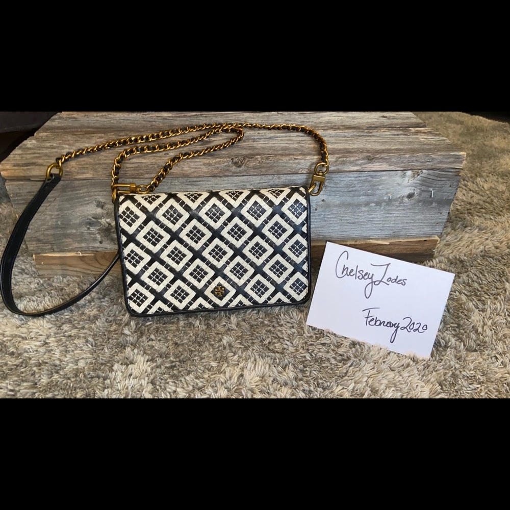 Tory Burch Robinson Crossbody Chain Wallet